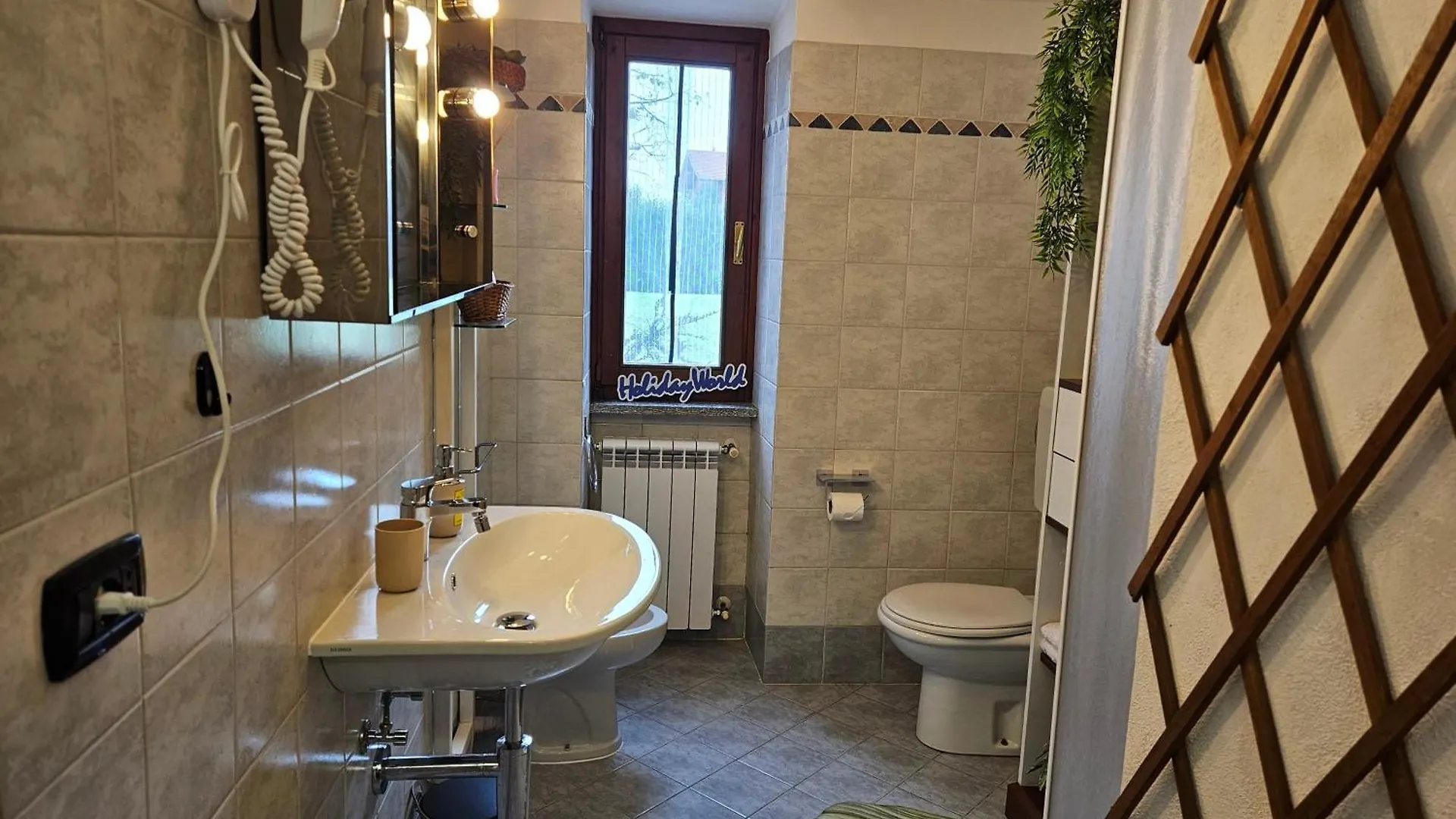 Il Riposo Del Viaggiatore By Holiday World Ternate  0*, Ternate (Varese) Italia