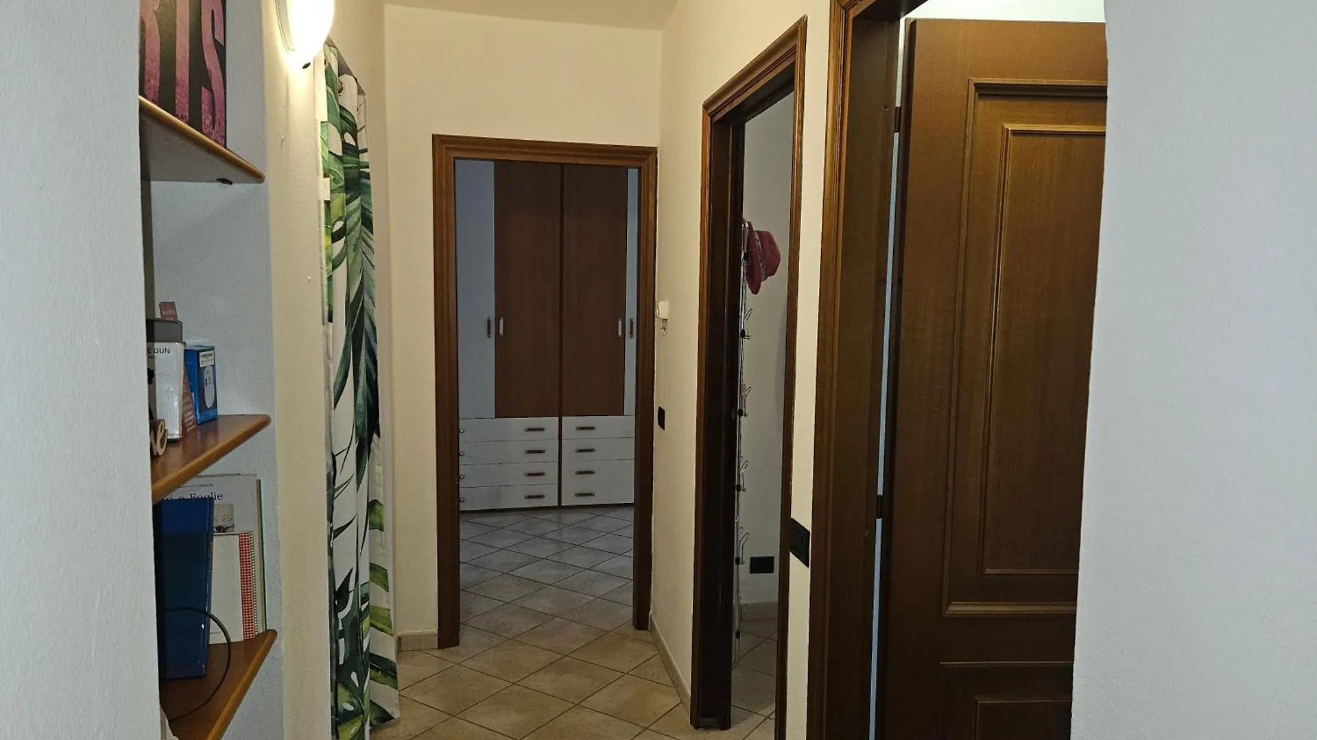 Apartment Il Riposo Del Viaggiatore By Holiday World Ternate  Italy