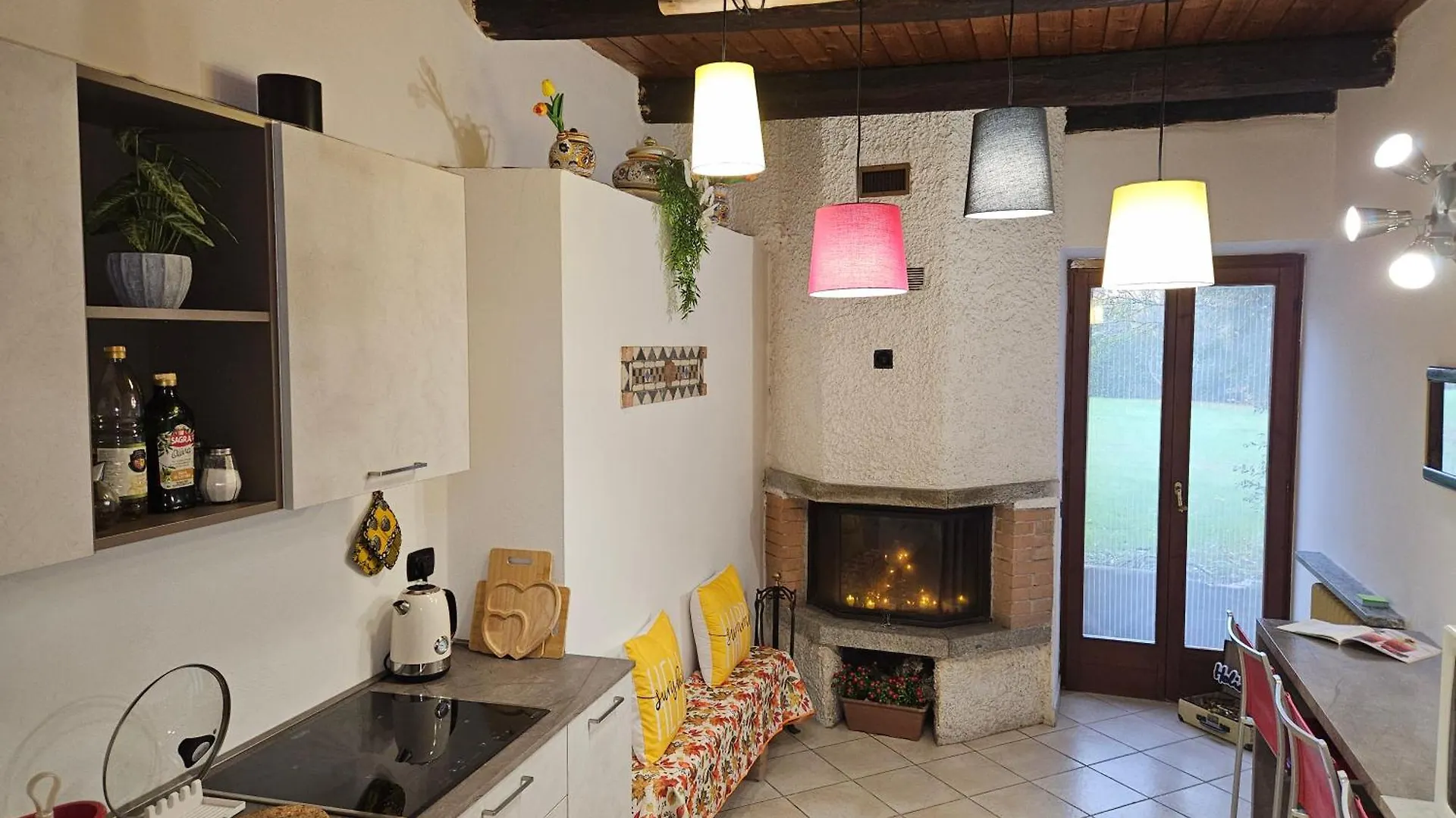 Il Riposo Del Viaggiatore By Holiday World Ternate  Ternate (Varese)