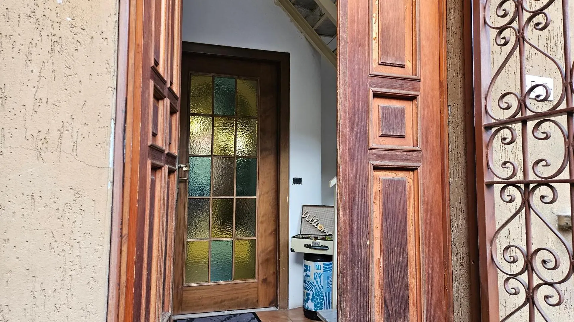 Apartment Il Riposo Del Viaggiatore By Holiday World Ternate  Italy