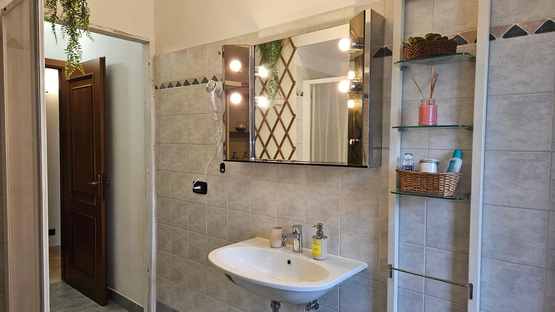 Apartment Il Riposo Del Viaggiatore By Holiday World Ternate